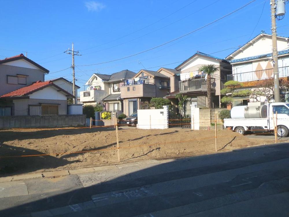 Local photos, including front road. Local (11 May 2013) Shooting