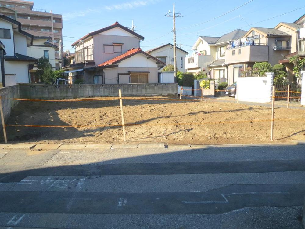 Local photos, including front road. Local (11 May 2013) Shooting