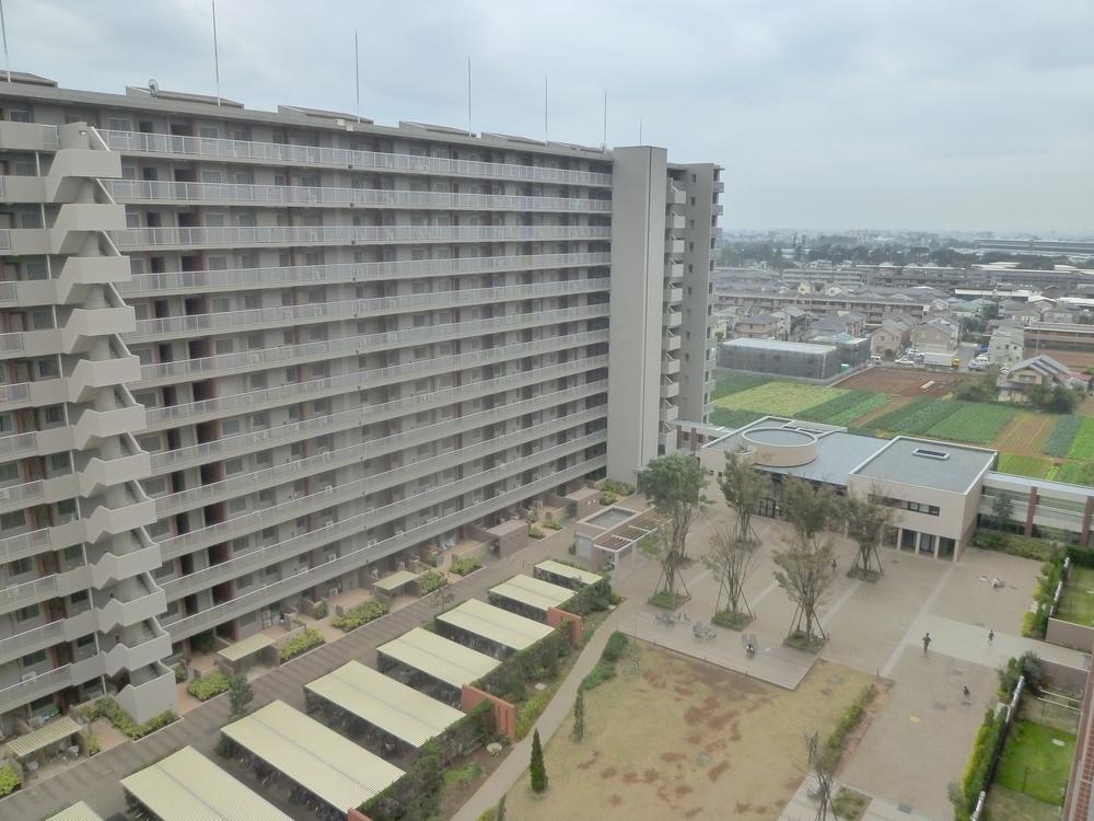 View photos from the dwelling unit. View from the site (November 2013) Shooting