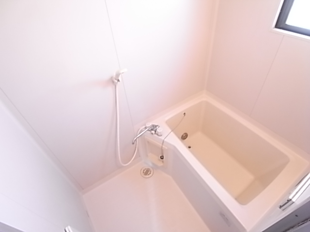 Bath. Hot water supply complete reheating. Because it is city gas economic.