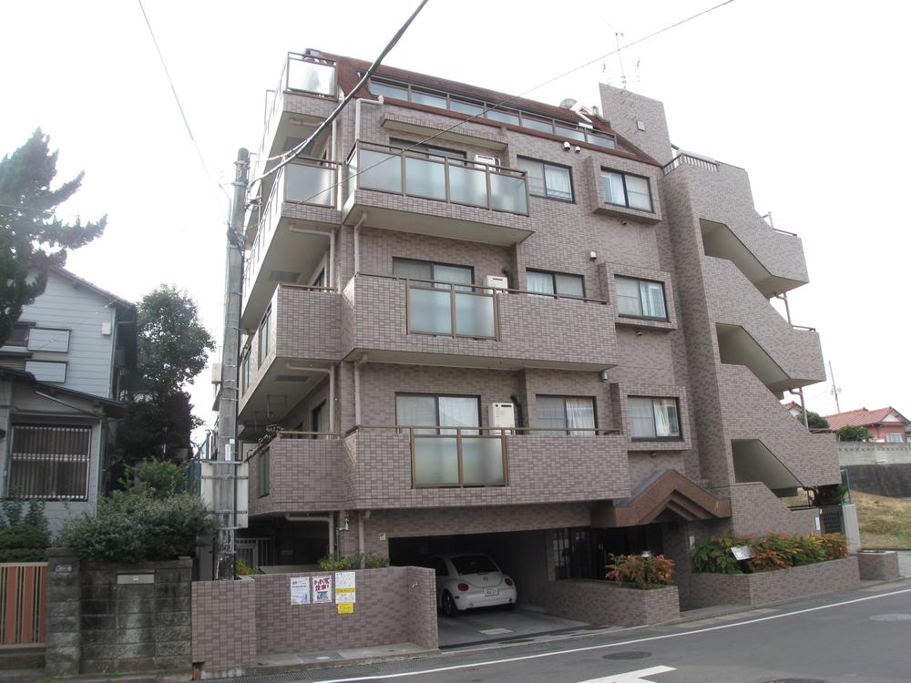 Local appearance photo. Local (12 May 2012) shooting outer wall tiling, Well is clean cleaning situation.