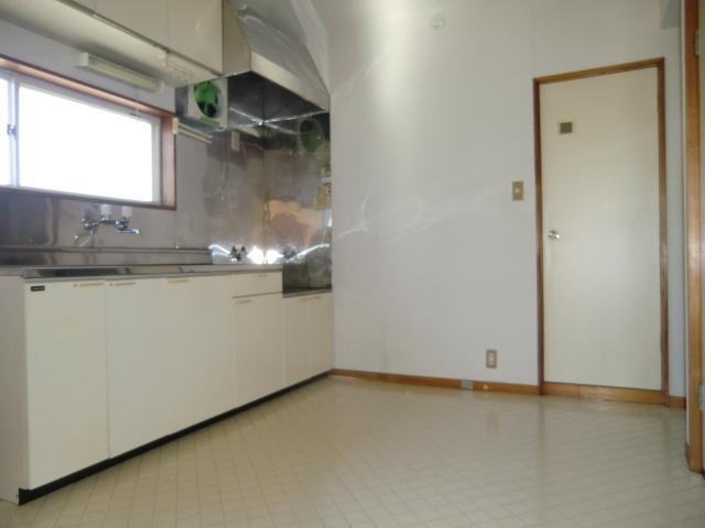 Other room space. Fun cooking it will be in spacious space