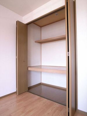 Receipt. Outerwear in the closet also hung down pat