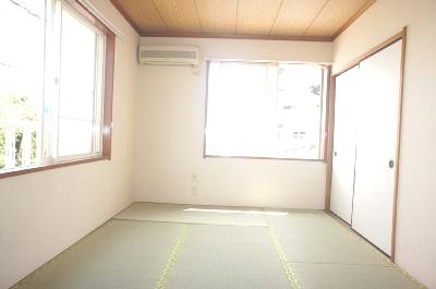 Living and room. It is a space of relaxation is Japanese-style room!