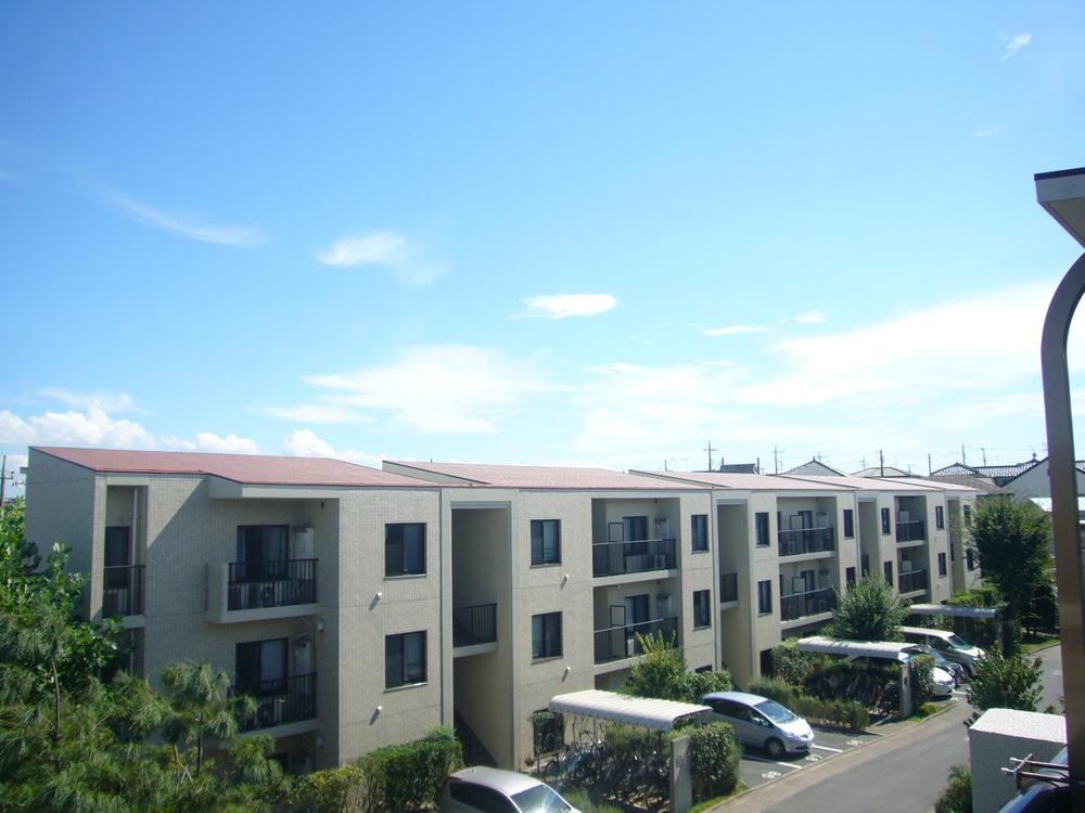View photos from the dwelling unit. View from the site (November 2013) Shooting