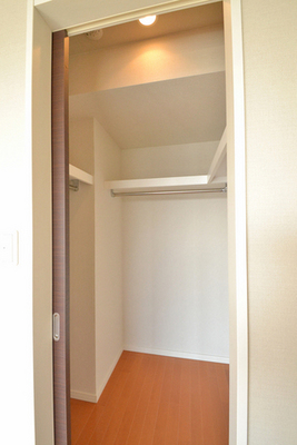 Receipt. Walk-in closet