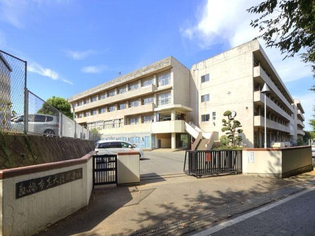 Junior high school. 1375m to Funabashi Municipal large hole junior high school