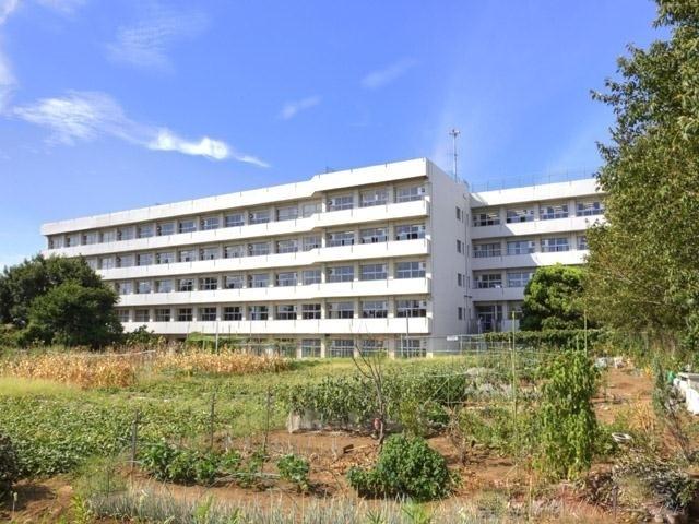 Primary school. 1037m to Funabashi Municipal Oanakita Elementary School