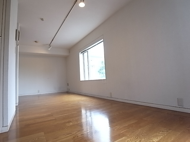 Other room space. At leisure, Becoming intimate Western-style space