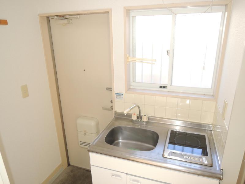 Kitchen. Kitchen with IH heater