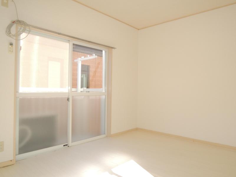 Living and room. It is a bright room