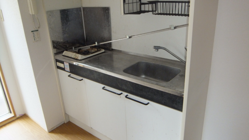 Kitchen. 1-neck is a gas stove with a kitchen