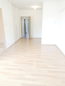 Living and room. ☆ Bright dining ☆