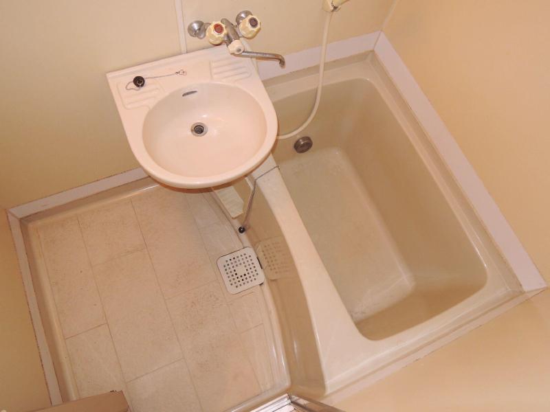 Bath. The washing of the mind in the spacious bath ・  ・  ・ .