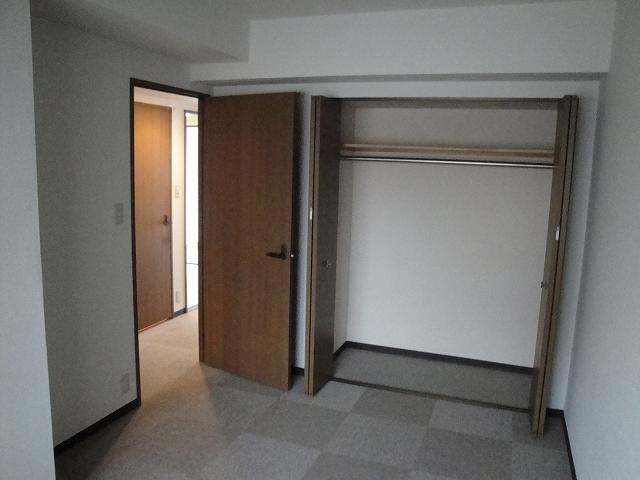 Living and room. Beautiful carpet ~