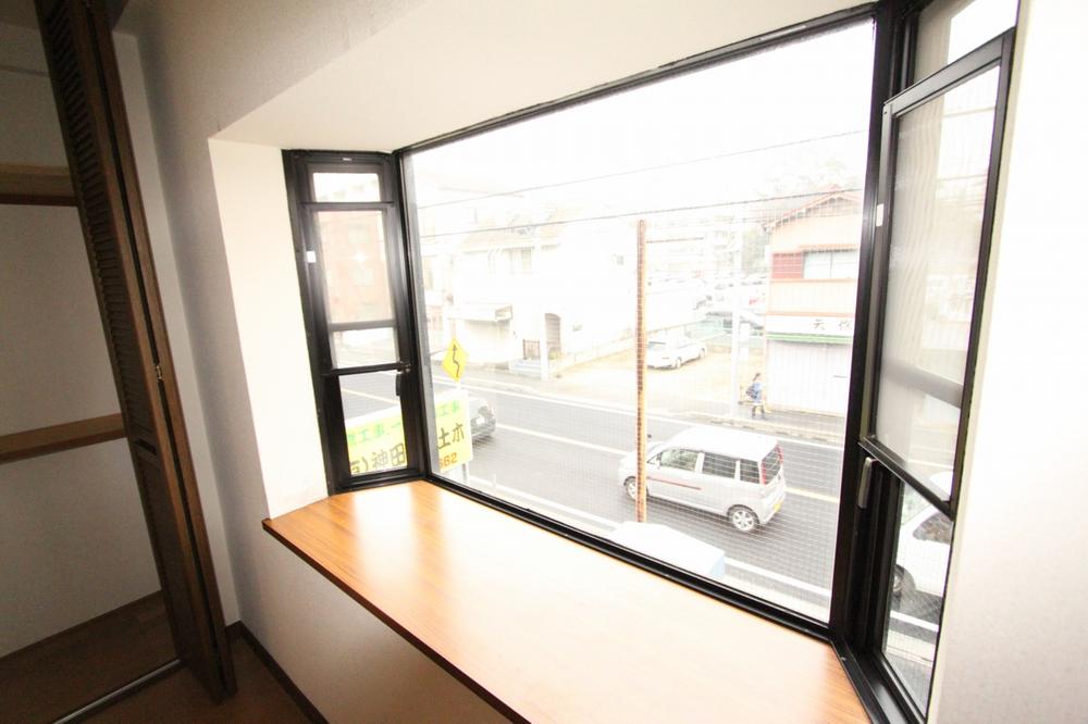 Other introspection. If there is a bay window I feel the room is wide (2013 November shooting)