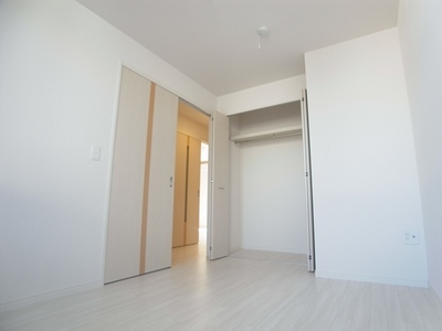 Living and room. Each Western-style closet with.