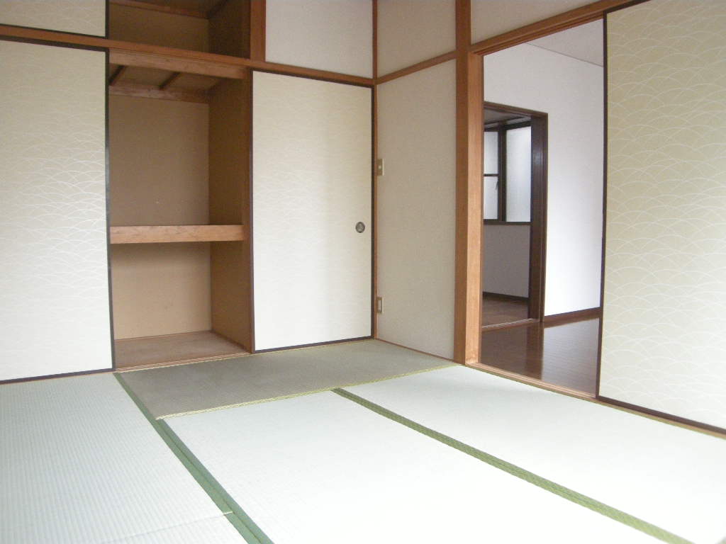 Living and room. South-facing sun per good