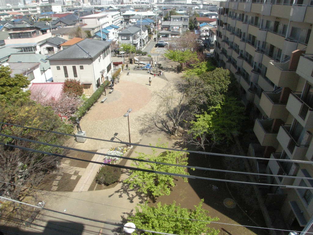 park. Hon 240m to the center Children's Amusement Park (Park)