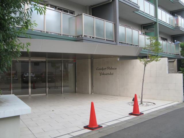 Entrance. It has been very beautiful in the face of the apartment.
