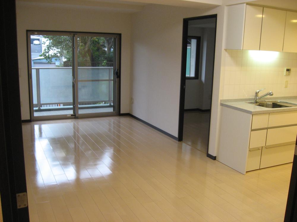 Living. Joinery of dark brown to white floor. It finished in modern living.