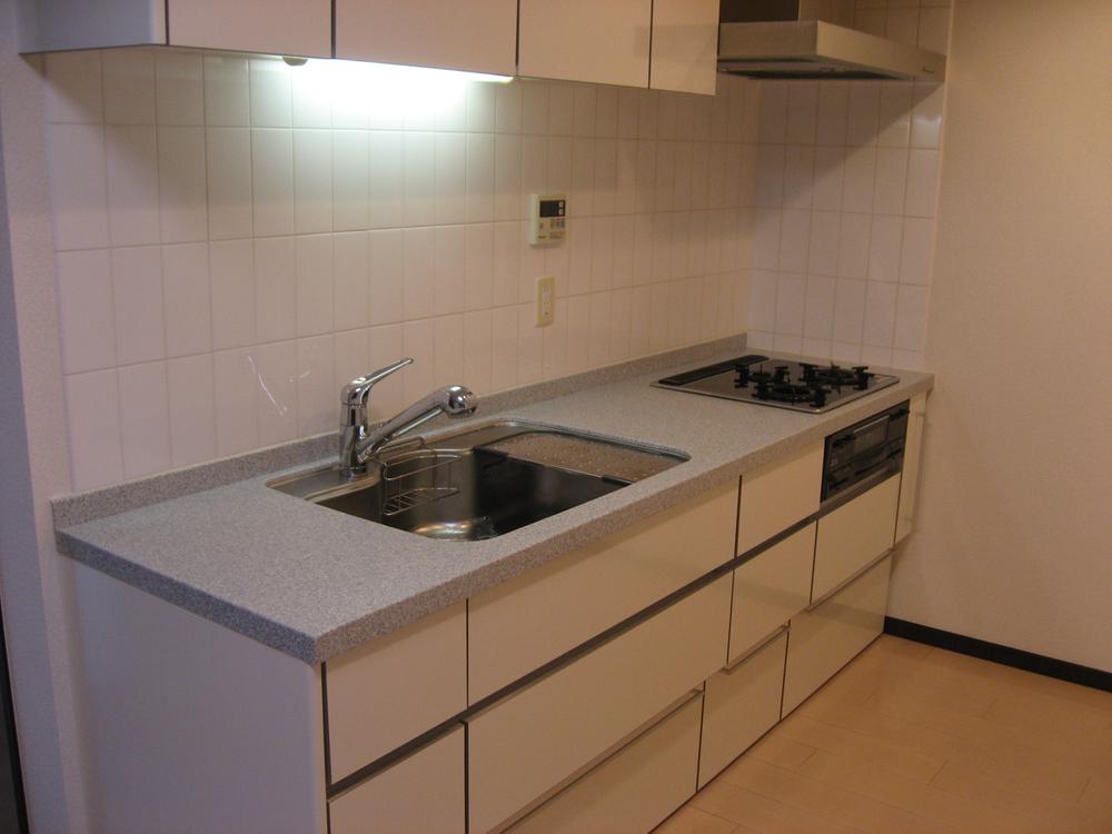 Kitchen. Neat kitchen the white of the storage lot was based.