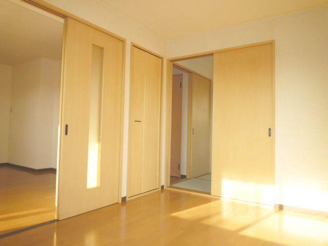 Living and room. Day is good.