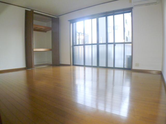 Living and room. It is air-conditioned Western-style.