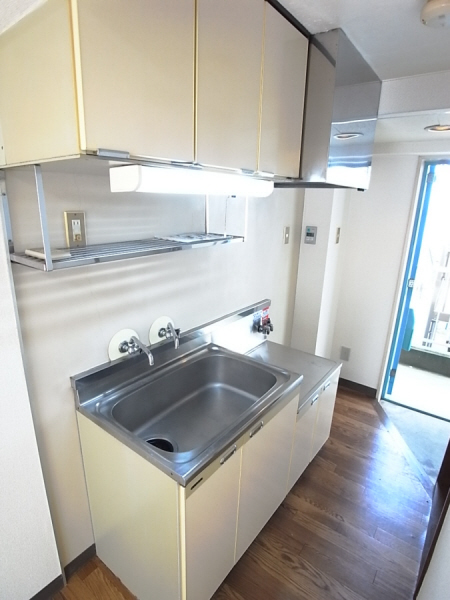 Kitchen. Also easy to use kitchen! !