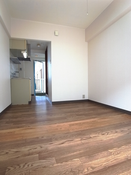 Living and room. It is very pleasant environment in a quiet residential area ☆