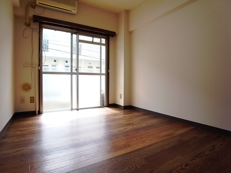 Kitchen. Bright room in the southwest-facing! It is life-friendly environment