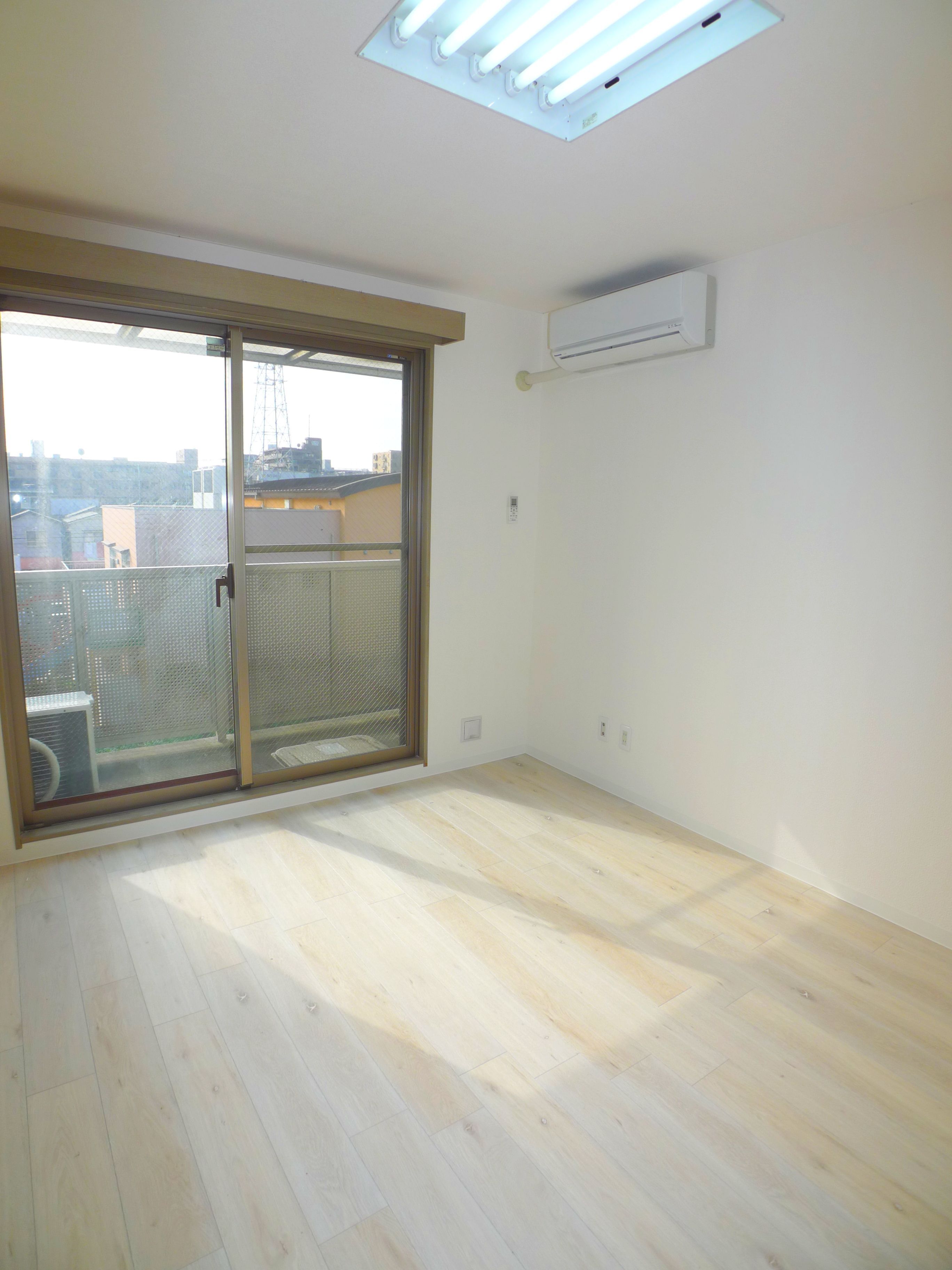 Living and room. ☆ Able If brokerage commissions 0.525-month ☆