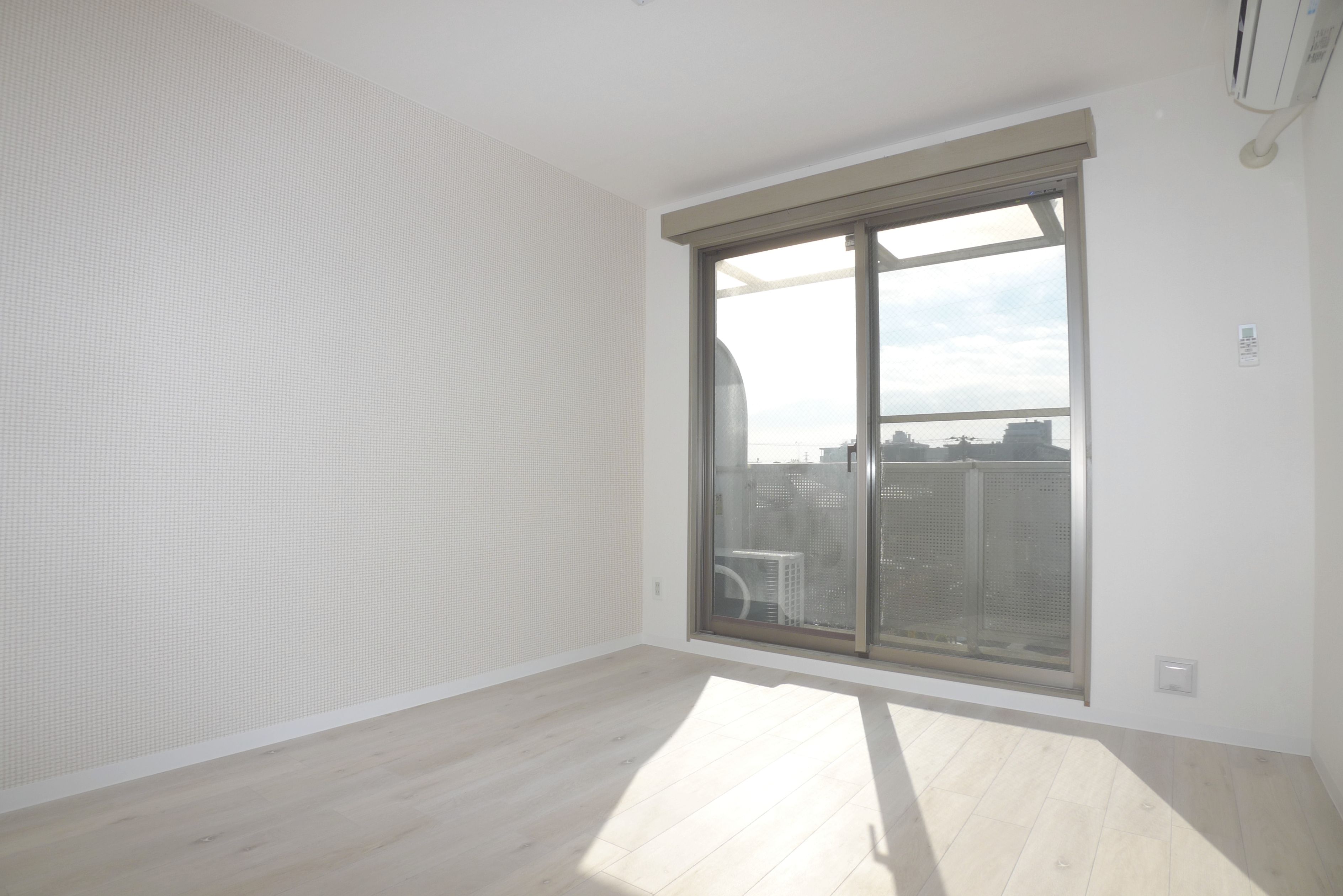 Living and room. ☆ Able If brokerage commissions 0.525-month ☆