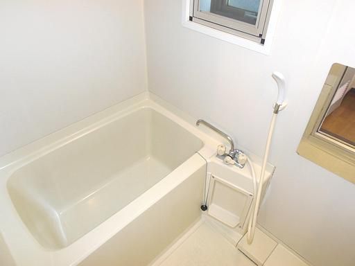 Bath. With happy window that can be ventilated