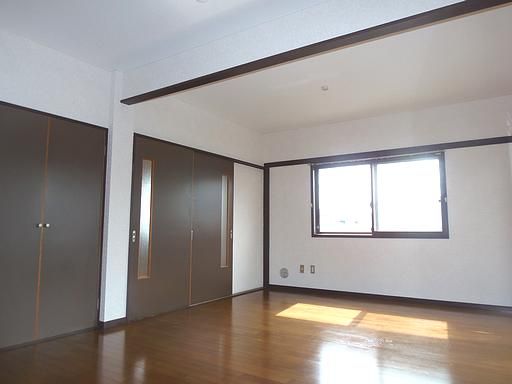 Living and room. Because the corner room is a two-sided lighting of the bright rooms. 