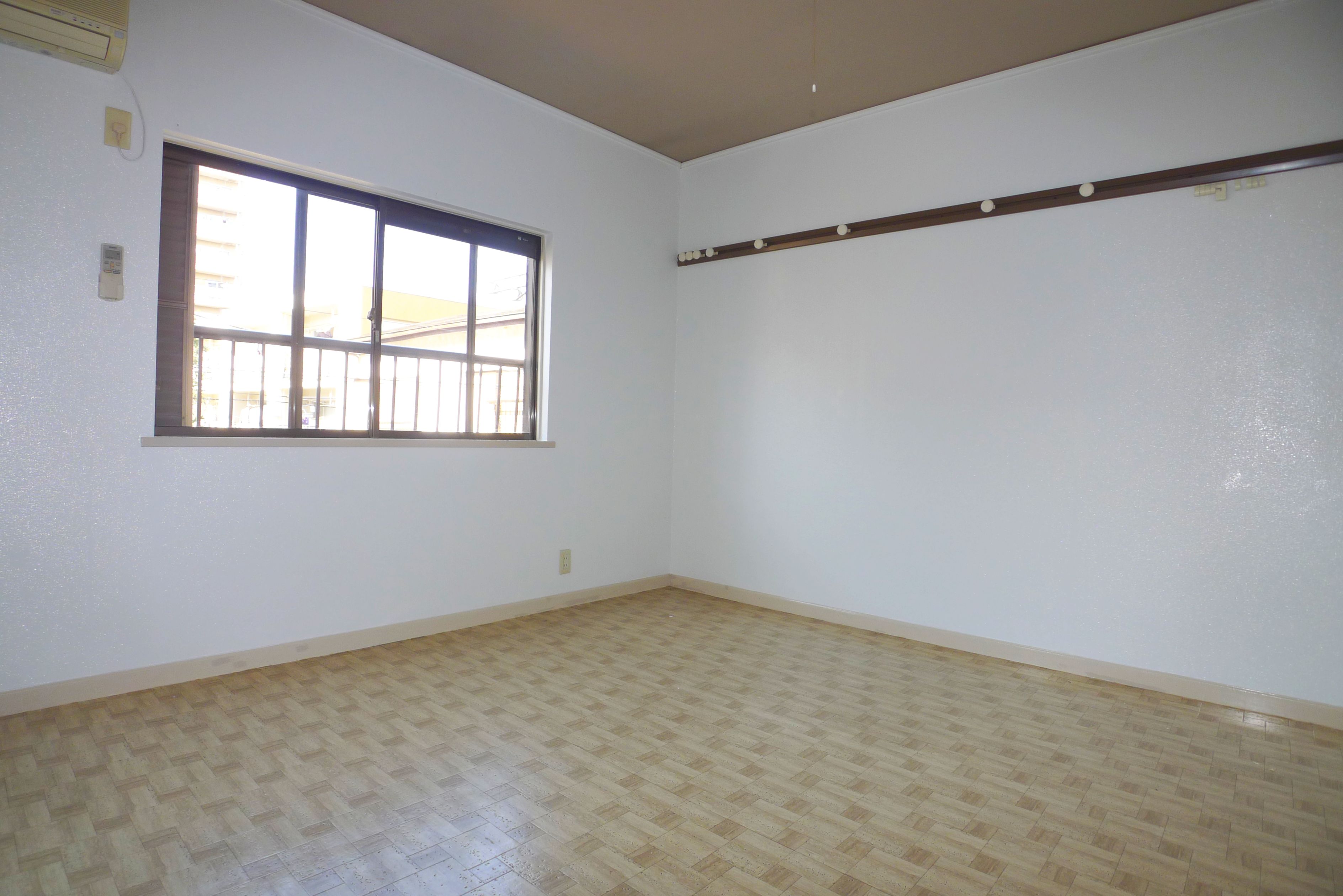 Living and room. Looking for room to Able Shimousa Zhongshan shop