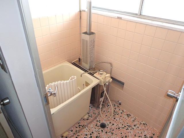 Bath. It is the bath of balance kettle.