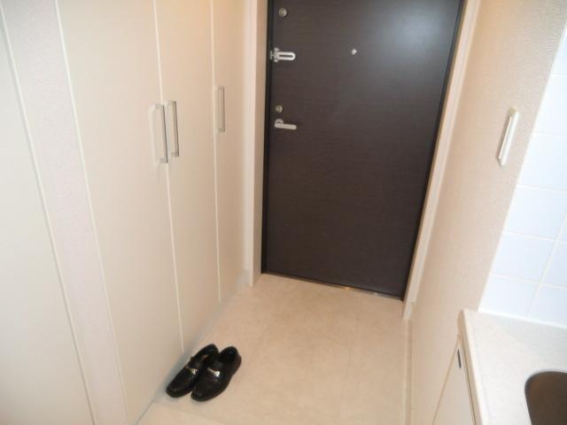 Entrance. It is also white interior is attractive spread entrance