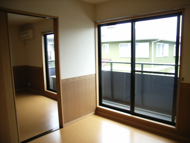 Other room space. Air-conditioned Western-style!