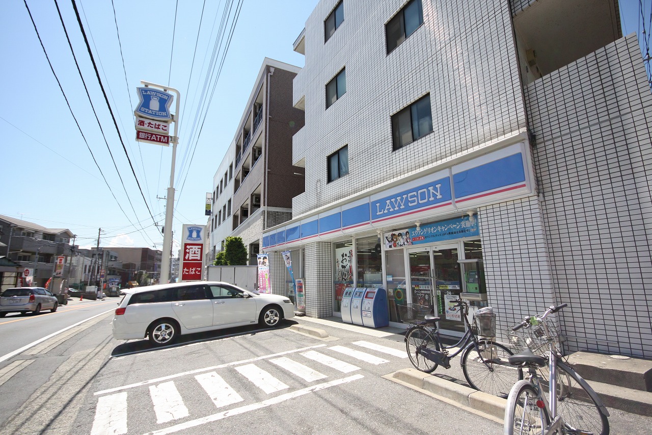 Convenience store. 525m until Lawson Tsudanuma Higashiten (convenience store)
