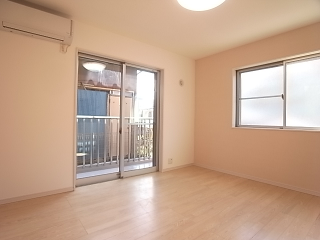 Other room space. TV Intercom and security shutters, Peace of mind in the dimple key.