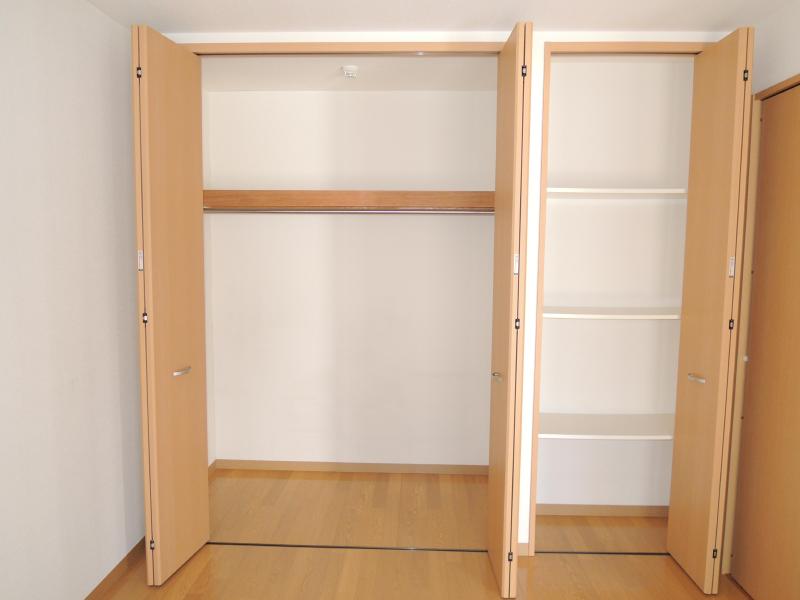 Receipt. Please look at the size of this storage space directly