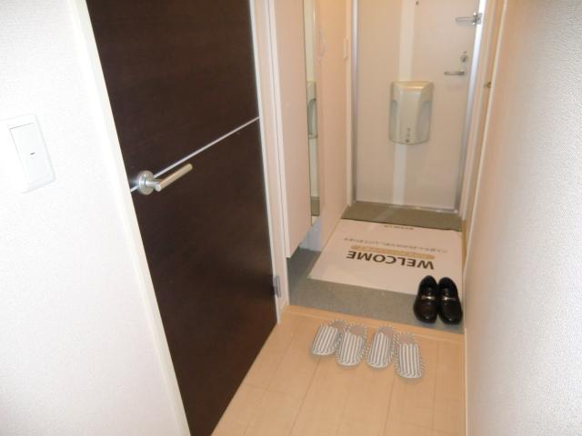 Entrance. Nice front door greets customers