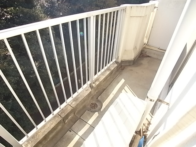 Balcony. Good per yang