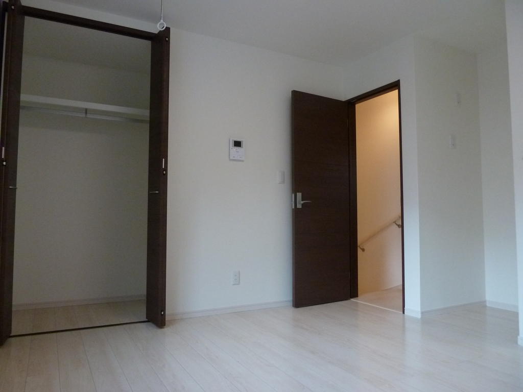 Receipt. You can use a wide room with storage space is large. 