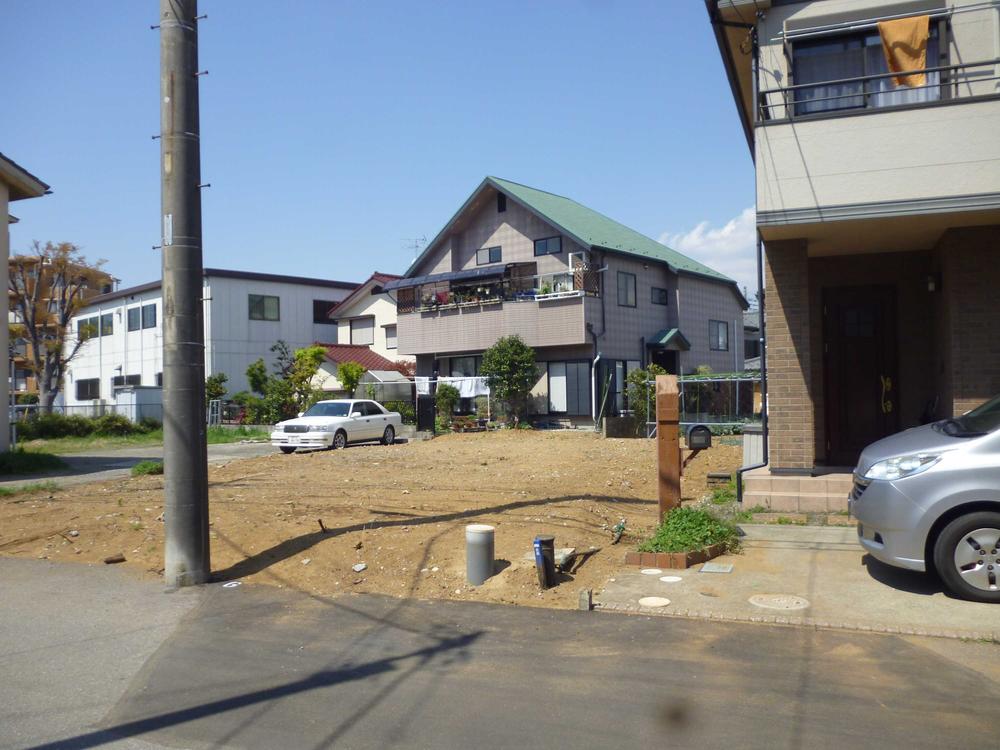 Local photos, including front road. Local (April 2013) Shooting