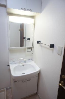 Washroom. It is an important independent wash basin in the family.