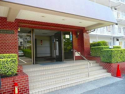 Entrance. Common areas
