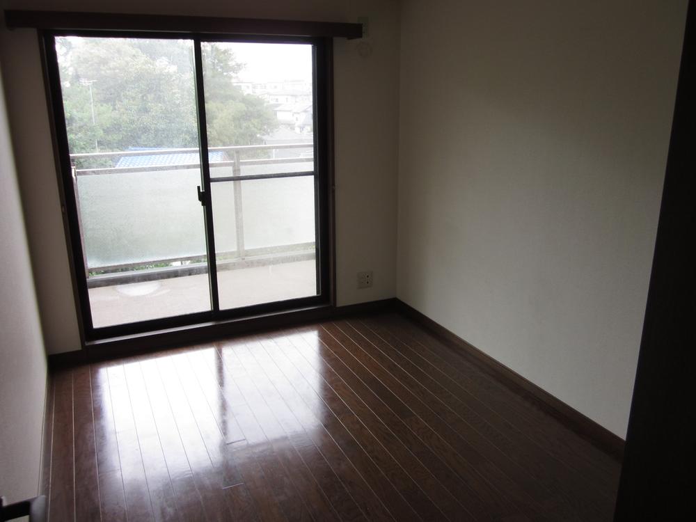 Non-living room. Western-style 5.1 Pledge