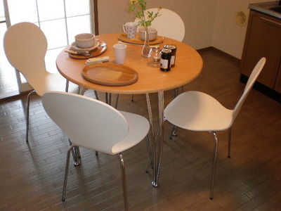 Living and room. New life would you like in this room?